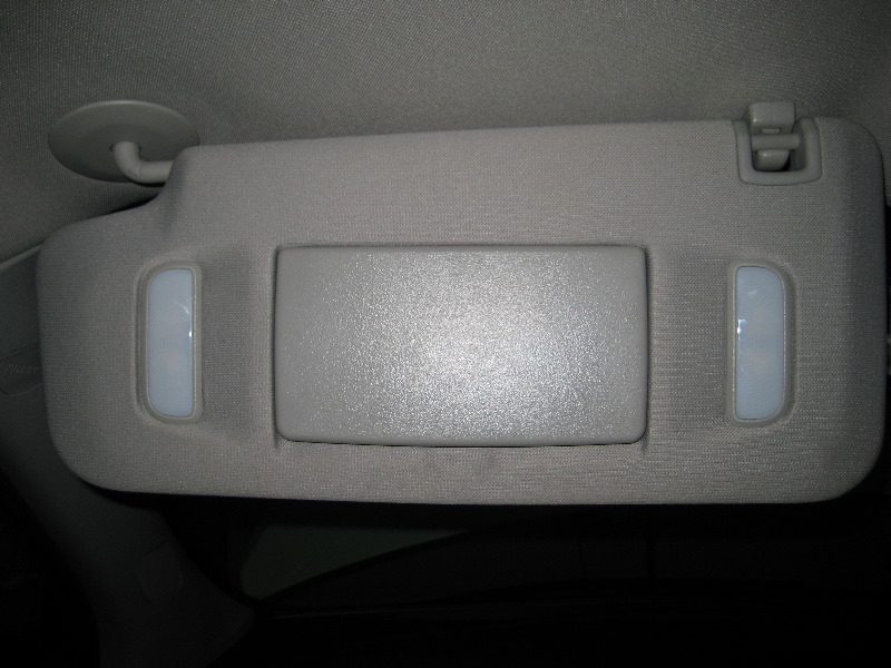 GM-Chevrolet-Traverse-Vanity-Mirror-Light-Bulbs-Replacement-Guide-001