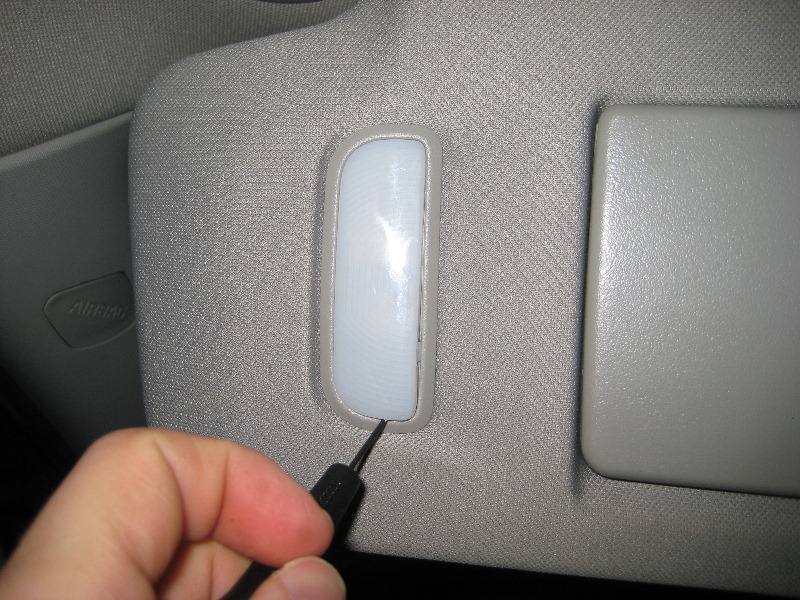 GM-Chevrolet-Traverse-Vanity-Mirror-Light-Bulbs-Replacement-Guide-002