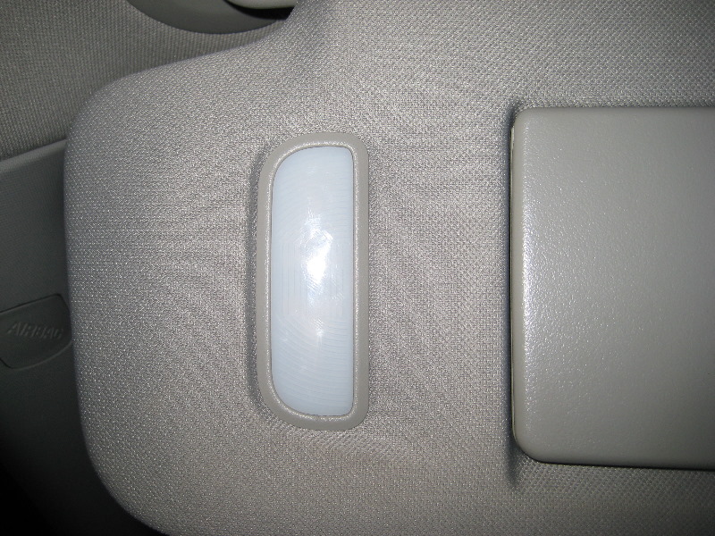 GM-Chevrolet-Traverse-Vanity-Mirror-Light-Bulbs-Replacement-Guide-010