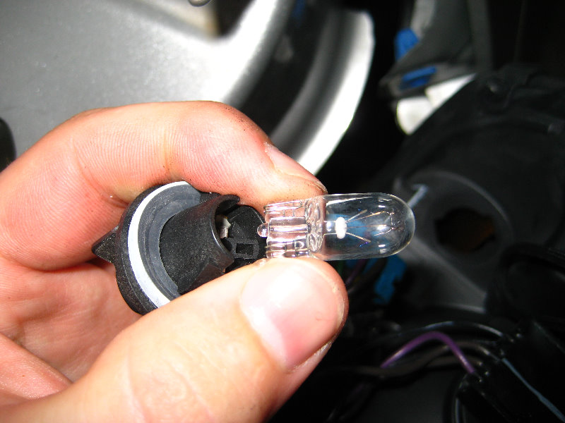 GM-Pontiac-G6-GT-Headlight-Bulbs-Replacement-Guide-020