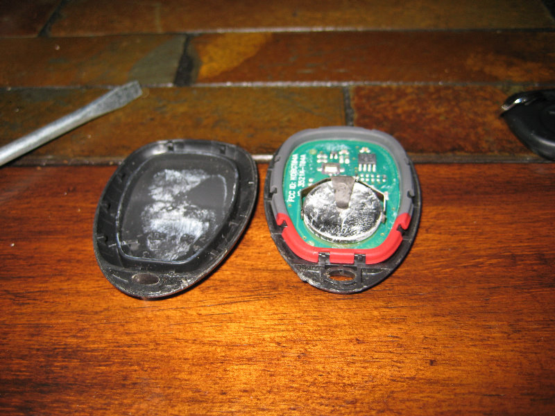 GM-Pontiac-G6-Key-Fob-Battery-Replacement-Guide-005