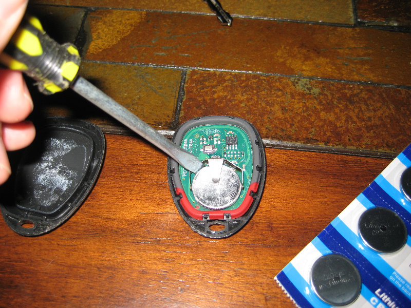 GM-Pontiac-G6-Key-Fob-Battery-Replacement-Guide-007