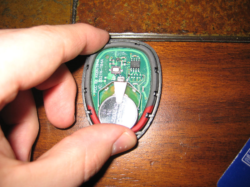 GM-Pontiac-G6-Key-Fob-Battery-Replacement-Guide-009