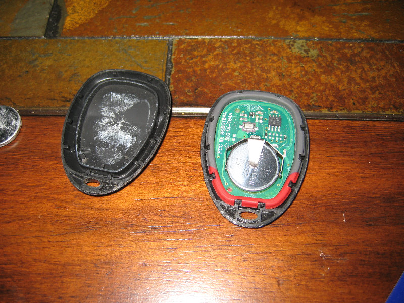 GM-Pontiac-G6-Key-Fob-Battery-Replacement-Guide-010