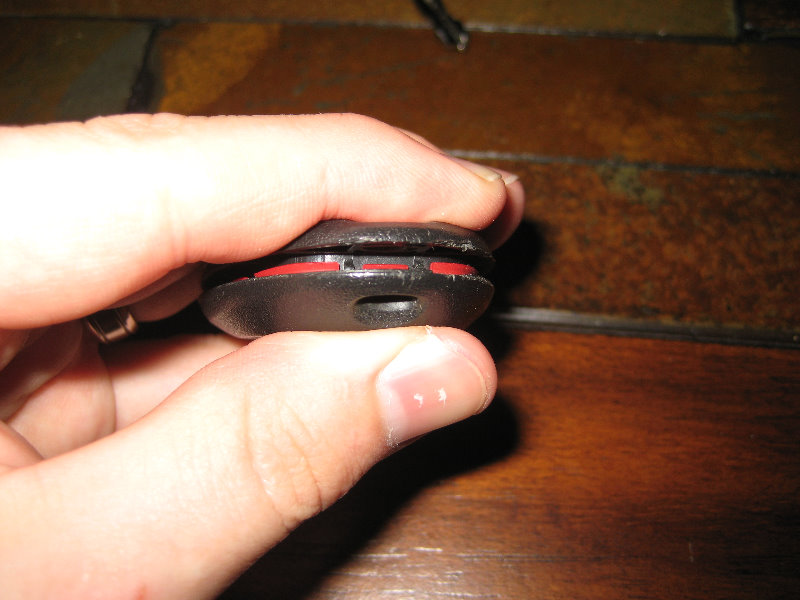 GM-Pontiac-G6-Key-Fob-Battery-Replacement-Guide-011