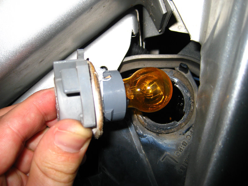 GM-Pontiac-Grand-Prix-Headlight-Bulb-Replacement-Guide-004