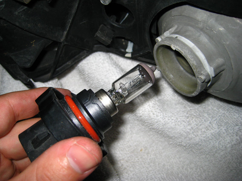 GM-Pontiac-Grand-Prix-Headlight-Bulb-Replacement-Guide-015