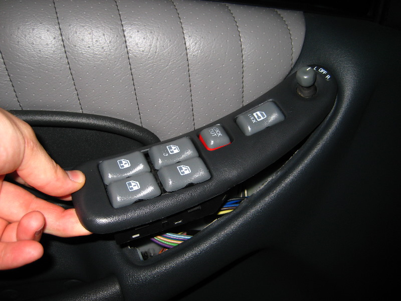 GMPowerWindowSwitchContactsCleaningGuide003