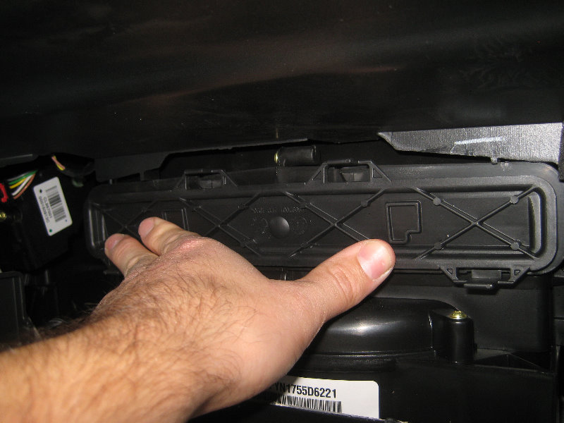 20072016GMCAcadiaCabinAirFilterReplacementGuide021