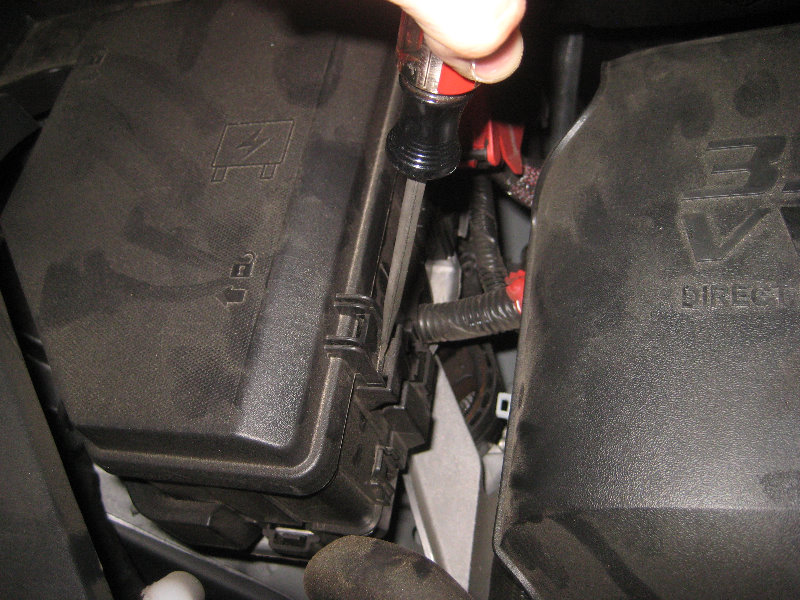 2007-2016-GMC-Acadia-Electrical-Fuses-Replacement-Guide-002