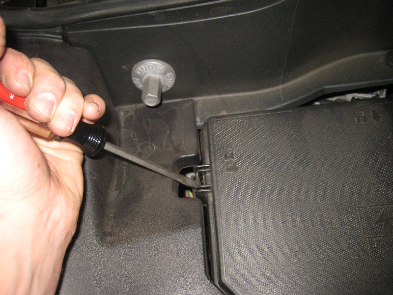 2007-2016-GMC-Acadia-Electrical-Fuses-Replacement-Guide-004