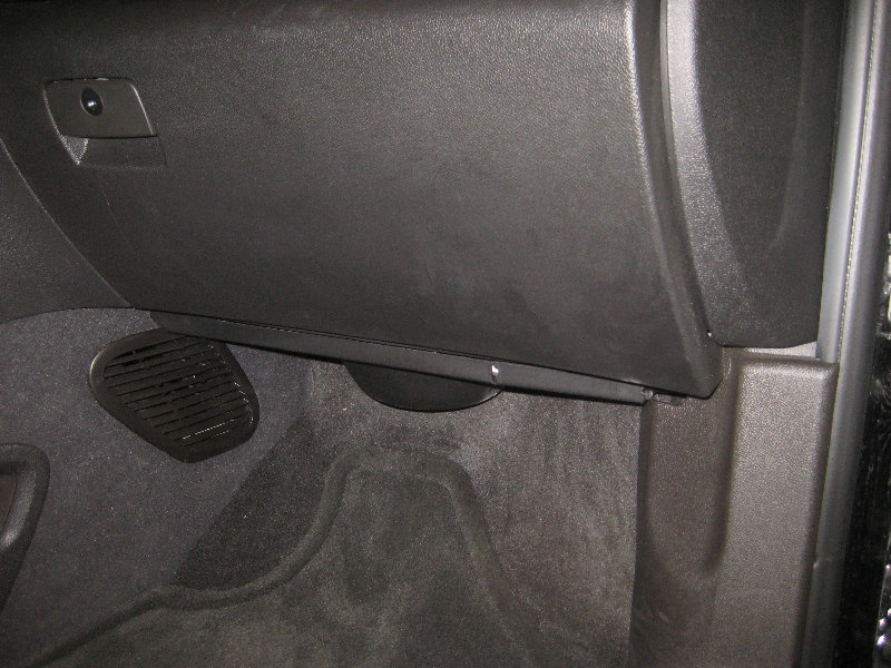 2007-2016-GMC-Acadia-Electrical-Fuses-Replacement-Guide-008