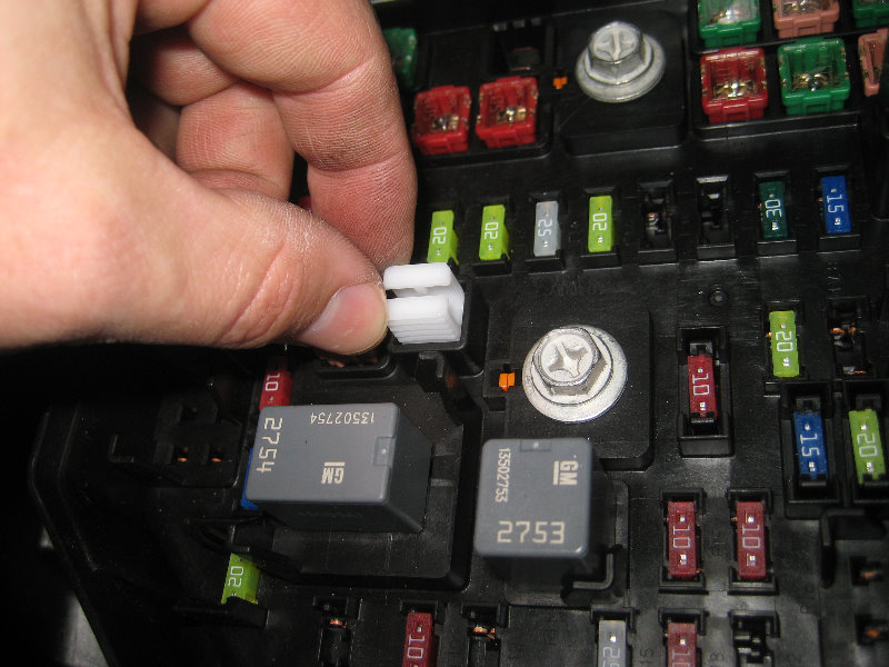 2007-2016-GMC-Acadia-Electrical-Fuses-Replacement-Guide-012