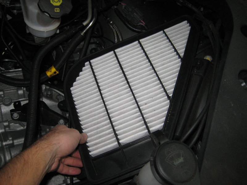 20092016GMCAcadiaLLTV6EngineAirFilterReplacementGuide021
