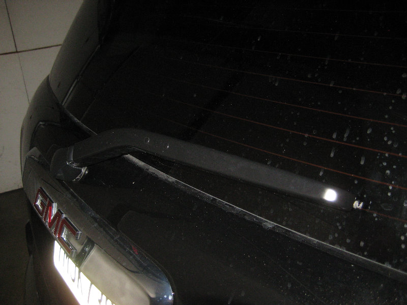 2007-2016-GMC-Acadia-Rear-Window-Wiper-Blade-Replacement-Guide-001