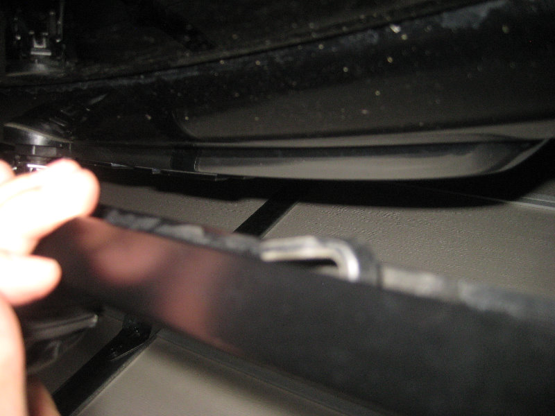 2007-2016-GMC-Acadia-Rear-Window-Wiper-Blade-Replacement-Guide-011