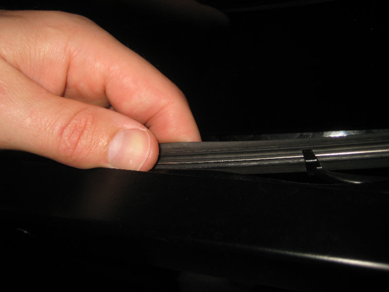 2007-2016-GMC-Acadia-Rear-Window-Wiper-Blade-Replacement-Guide-012