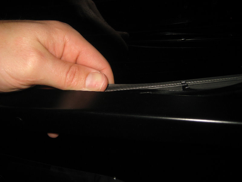 2007-2016-GMC-Acadia-Rear-Window-Wiper-Blade-Replacement-Guide-014