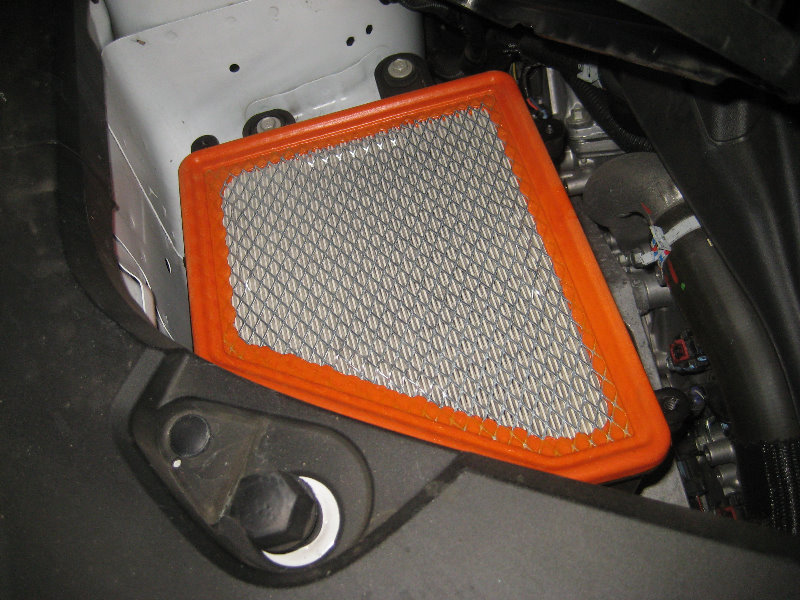 GMC-Terrain-Engine-Air-Filter-Replacement-Guide-014