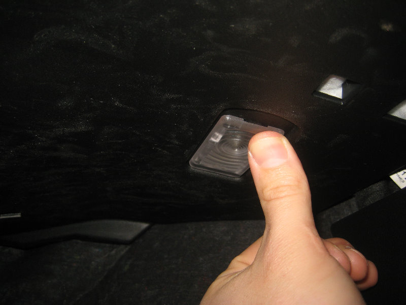 2010-2016-GMC-Terrain-Footwell-Light-Bulb-Replacement-Guide-009