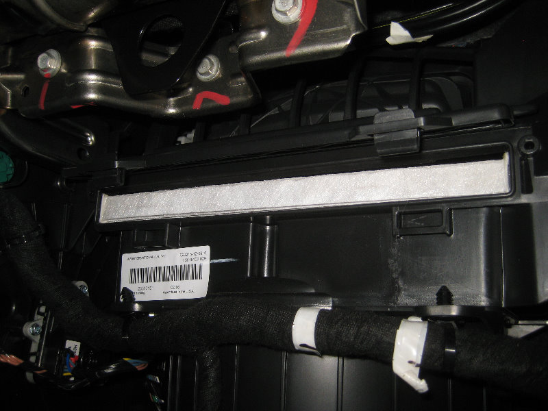 20102016GMCTerrainCabinAirFilterReplacementGuide018