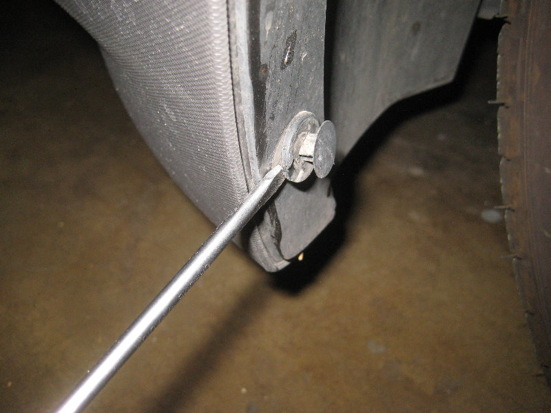 GMC-Terrain-Headlight-Bulbs-Replacement-Guide-005