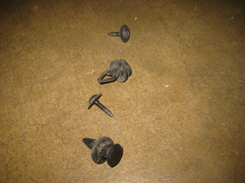 GMC-Terrain-Headlight-Bulbs-Replacement-Guide-010