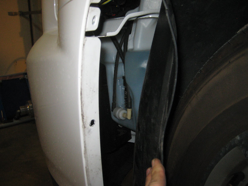 GMC-Terrain-Headlight-Bulbs-Replacement-Guide-014