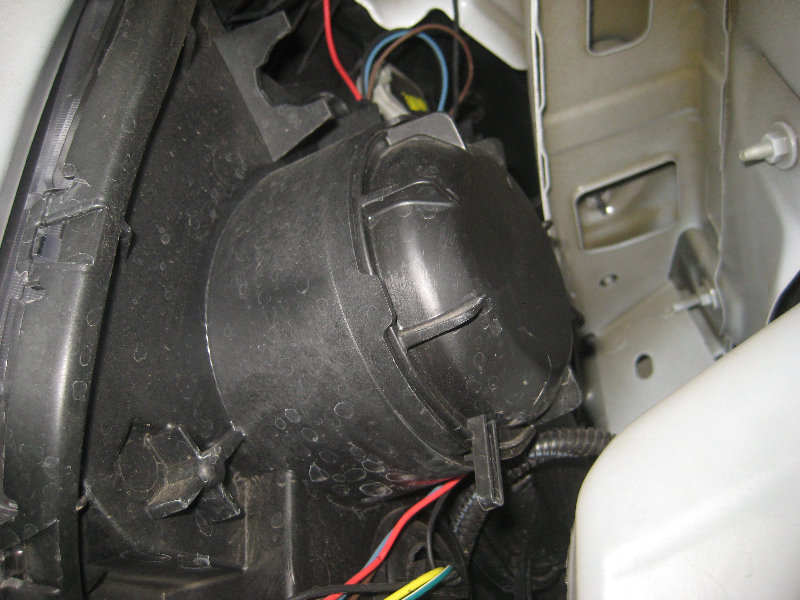 GMC-Terrain-Headlight-Bulbs-Replacement-Guide-015