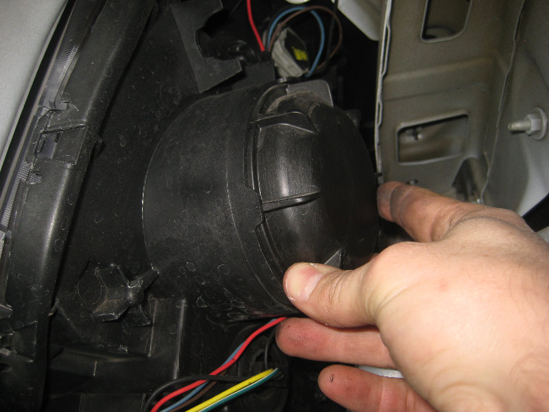 GMC-Terrain-Headlight-Bulbs-Replacement-Guide-016