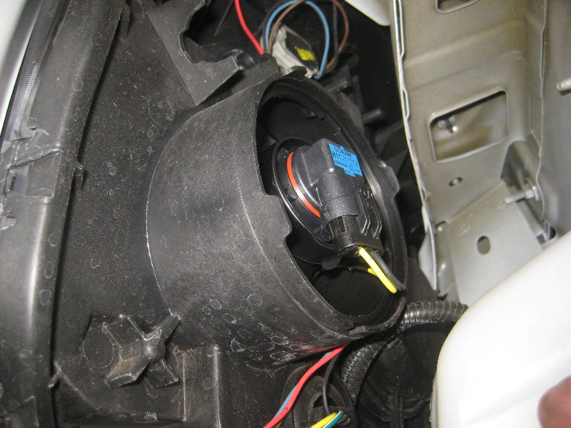 GMC-Terrain-Headlight-Bulbs-Replacement-Guide-018