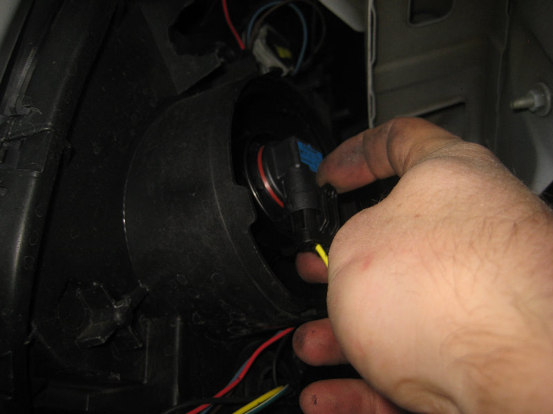 GMC-Terrain-Headlight-Bulbs-Replacement-Guide-019