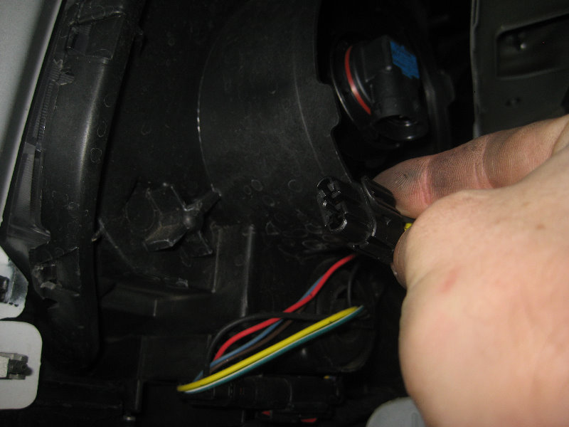 GMC-Terrain-Headlight-Bulbs-Replacement-Guide-020