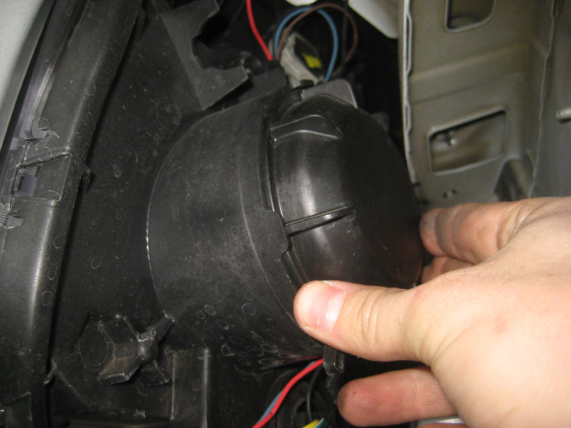 GMC-Terrain-Headlight-Bulbs-Replacement-Guide-028