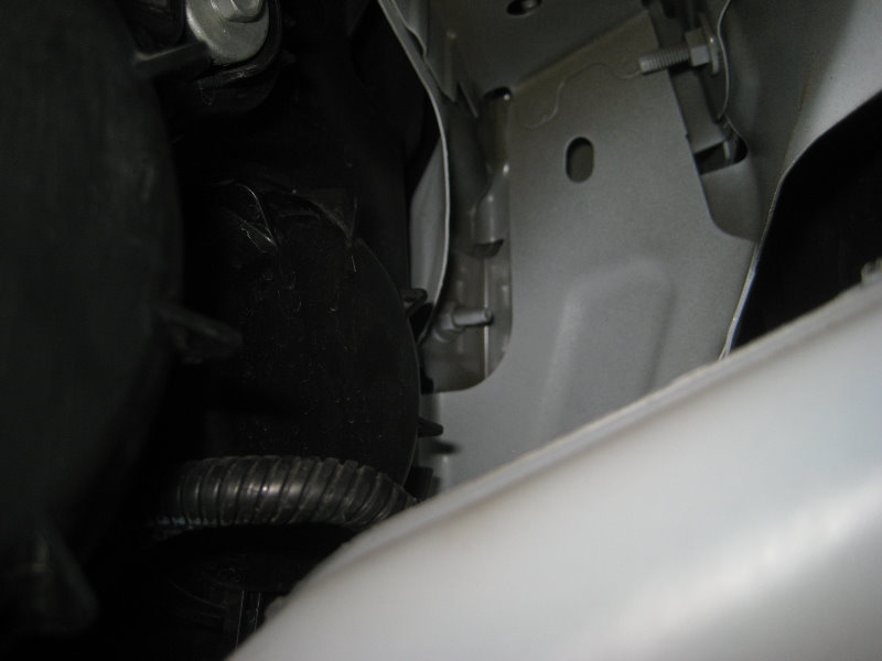 GMC-Terrain-Headlight-Bulbs-Replacement-Guide-029