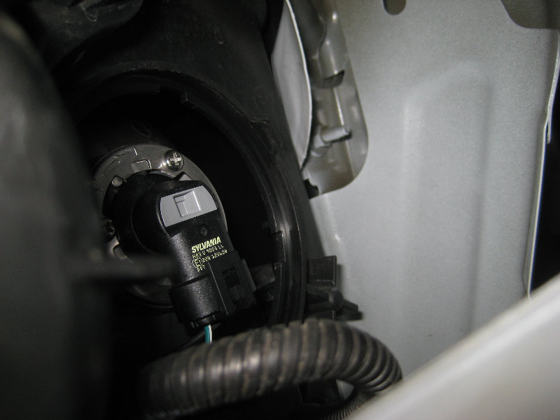 GMC-Terrain-Headlight-Bulbs-Replacement-Guide-031