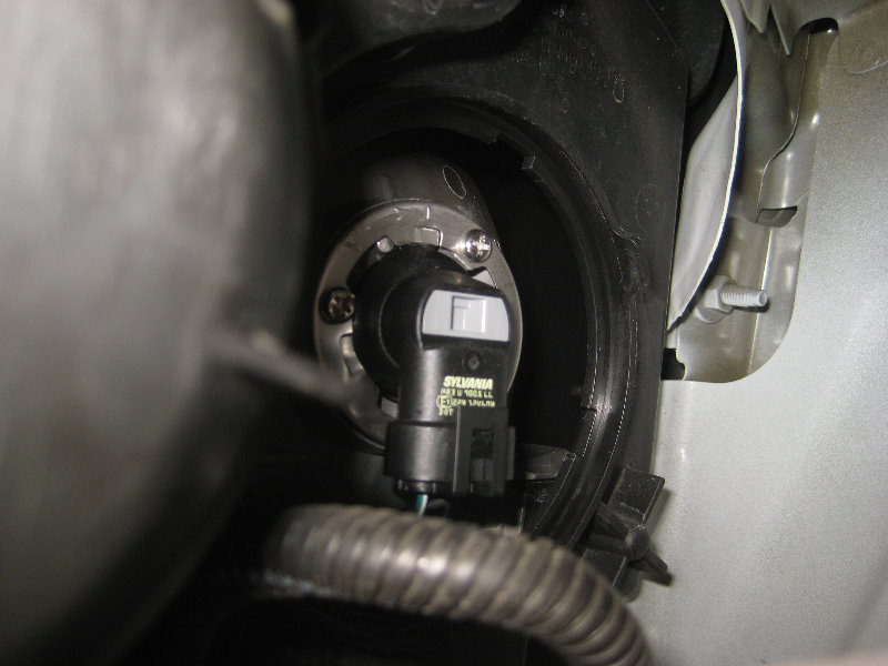 GMC-Terrain-Headlight-Bulbs-Replacement-Guide-036