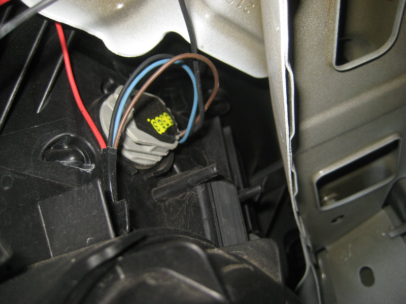 GMC-Terrain-Headlight-Bulbs-Replacement-Guide-039