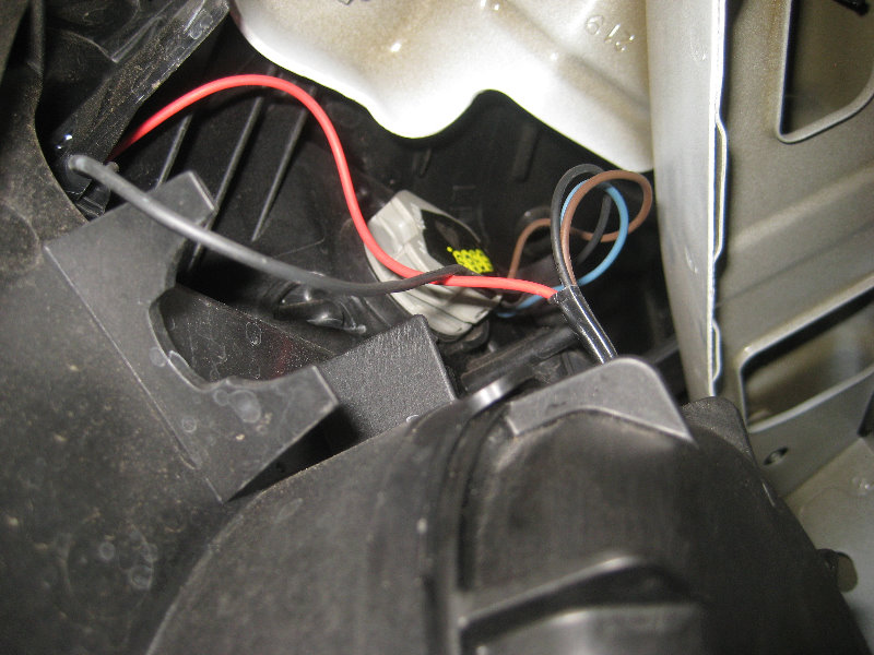 GMC-Terrain-Headlight-Bulbs-Replacement-Guide-043