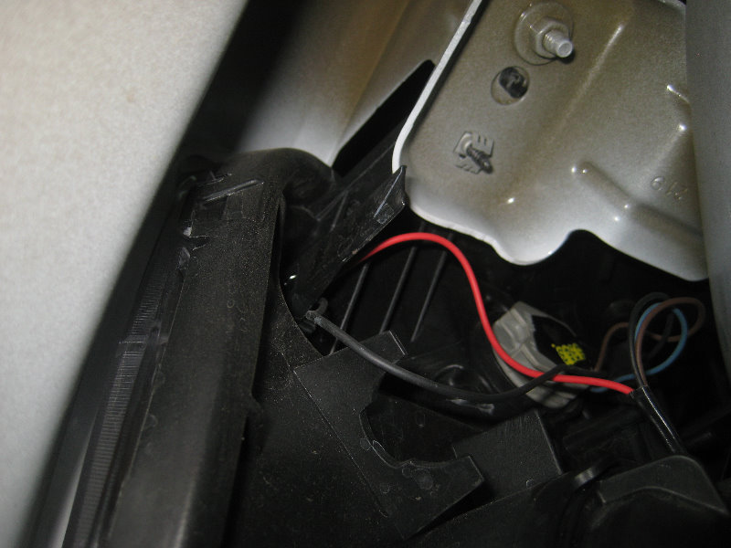 GMC-Terrain-Headlight-Bulbs-Replacement-Guide-044