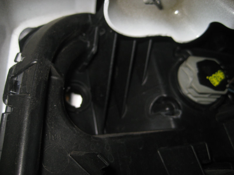 GMC-Terrain-Headlight-Bulbs-Replacement-Guide-048