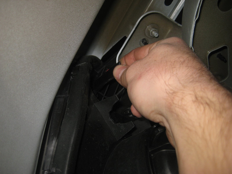 GMC-Terrain-Headlight-Bulbs-Replacement-Guide-049