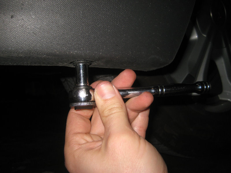 GMC-Terrain-Headlight-Bulbs-Replacement-Guide-055