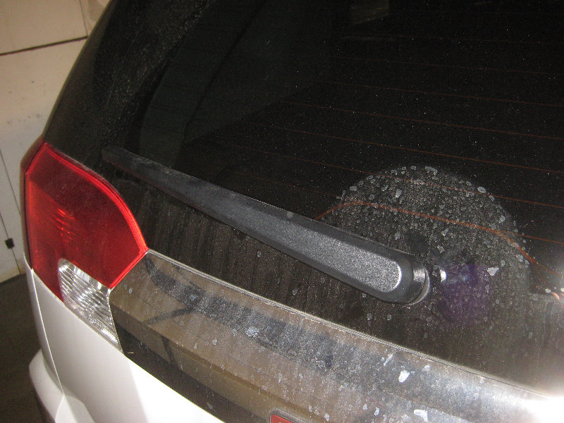 GMCTerrainRearWindowWiperBladeReplacementGuide001