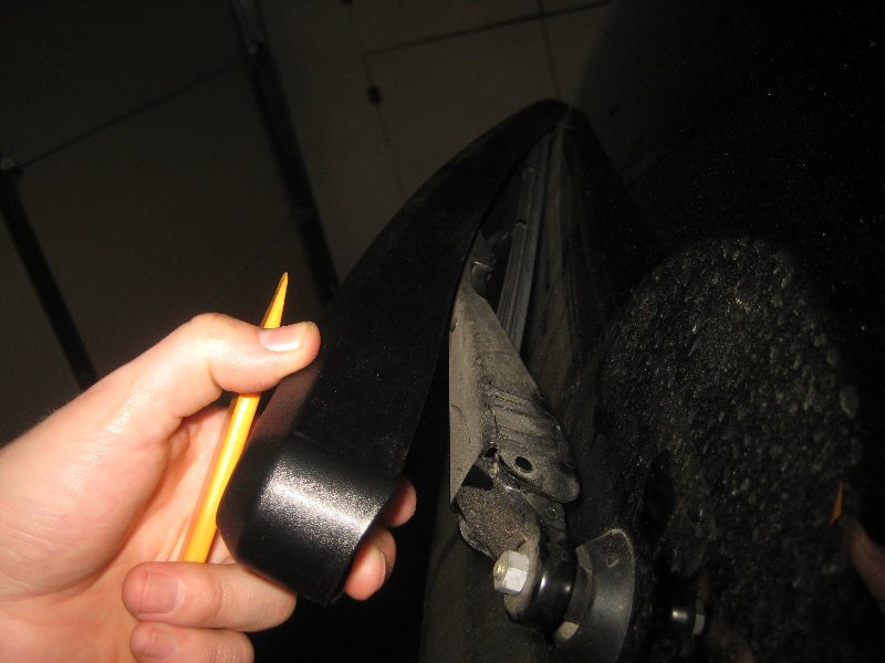 GMC-Terrain-Rear-Window-Wiper-Blade-Replacement-Guide-003