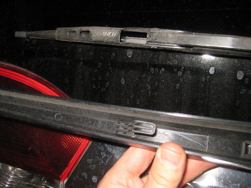GMCTerrainRearWindowWiperBladeReplacementGuide005