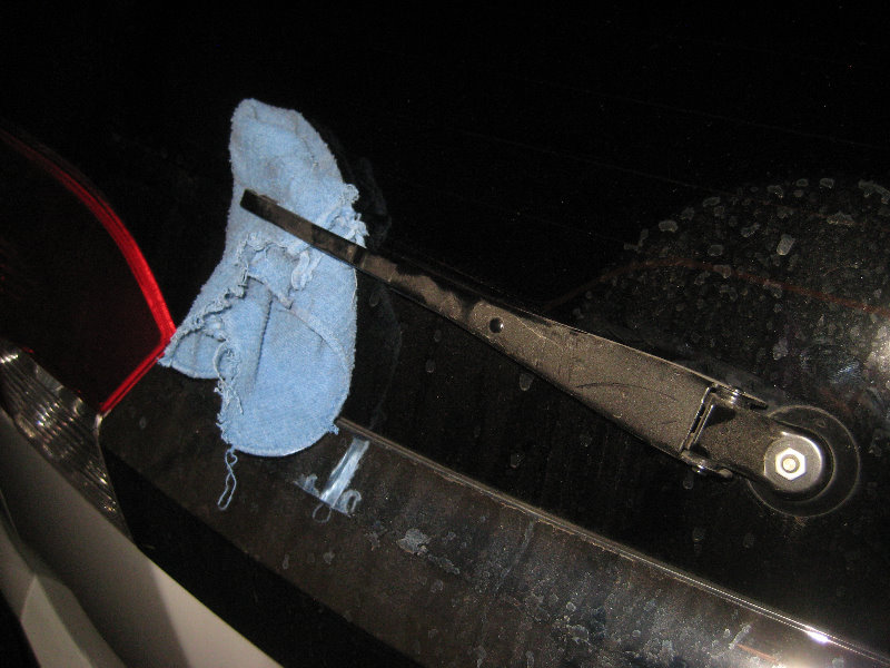 GMC-Terrain-Rear-Window-Wiper-Blade-Replacement-Guide-010