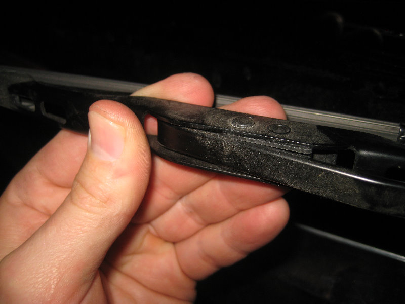 GMC-Terrain-Rear-Window-Wiper-Blade-Replacement-Guide-012