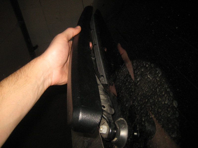 GMC-Terrain-Rear-Window-Wiper-Blade-Replacement-Guide-016