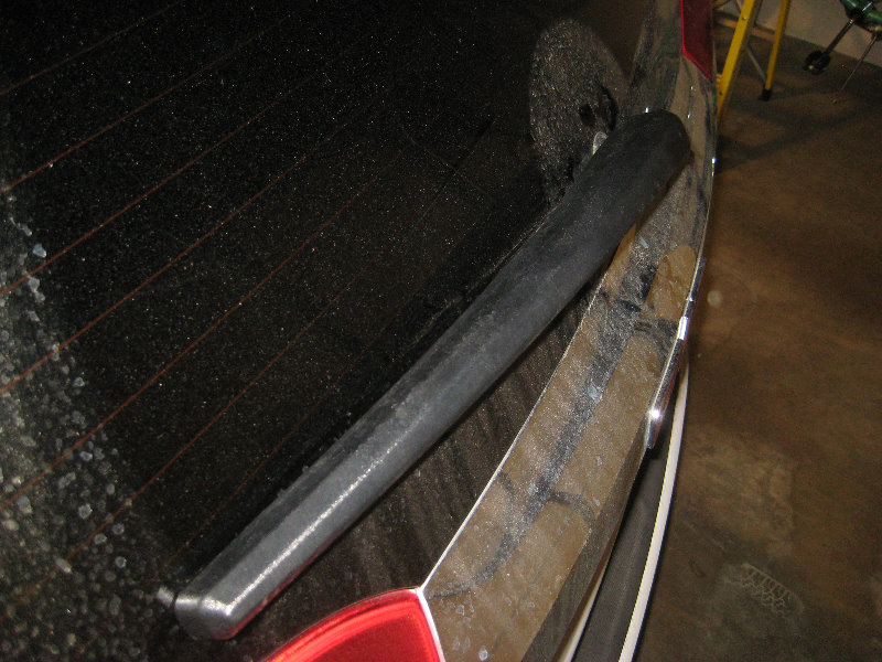 GMC-Terrain-Rear-Window-Wiper-Blade-Replacement-Guide-018